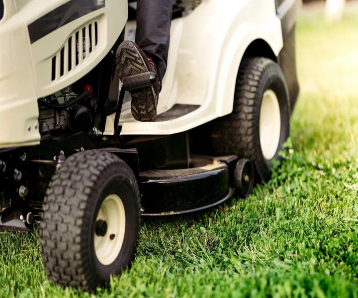 Quels sont les outils de jardinage essentiels pour l'entretien des pelouses et des espaces verts ?, Saint-Alexandre
